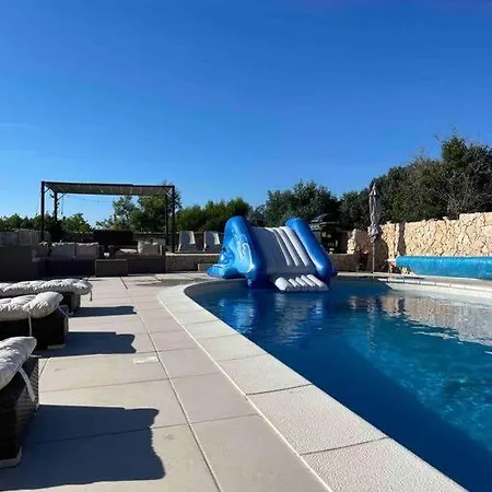 Villa Praia Da Luz Between Luz And Burgau With Shared Pool *