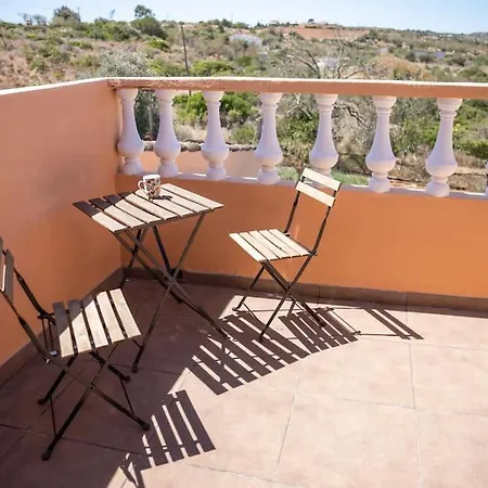Praia Da Luz Between Luz And Burgau With Shared Pool Лагуш